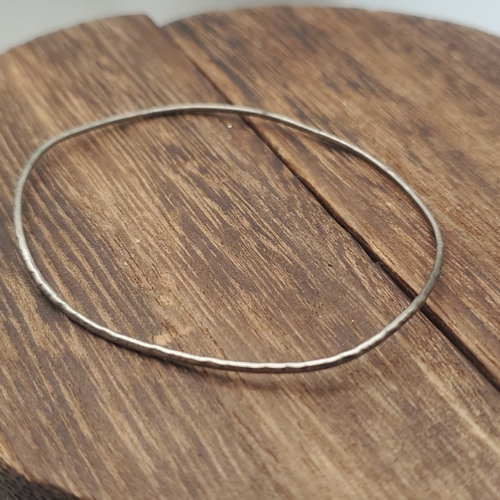B2011 silver tone thin celtic bracelet